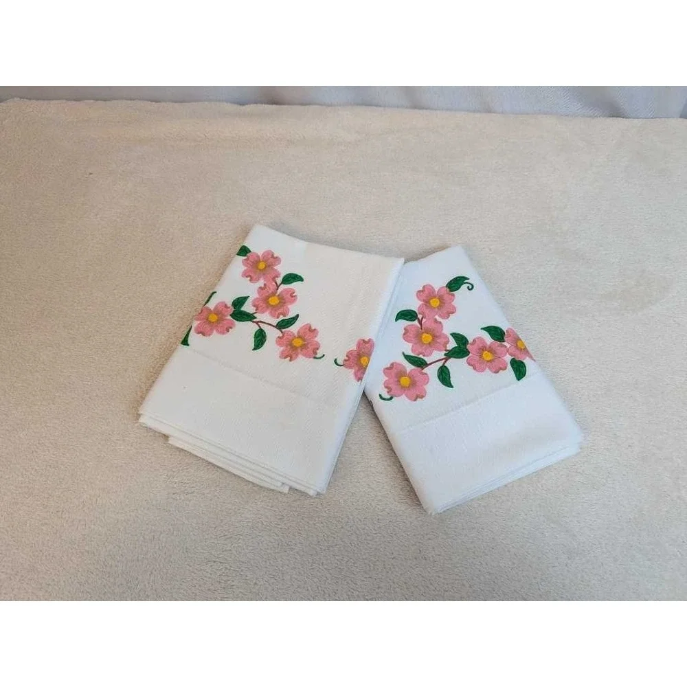 Thomaston New Era White Embroidered Floral Hand Towels 2pc Set